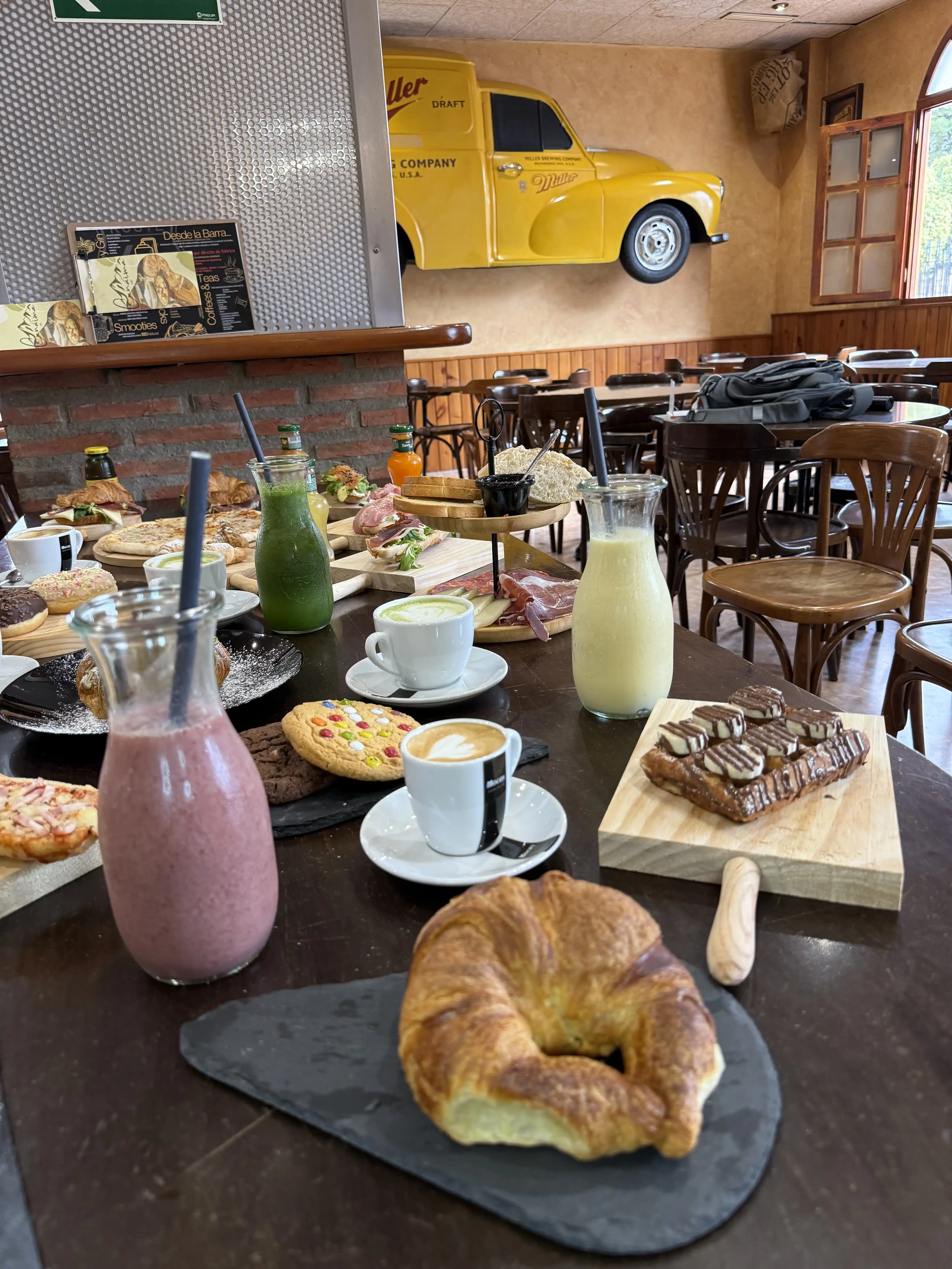 Cocteleria y gin tonics en Ruta 66 bar Utiel